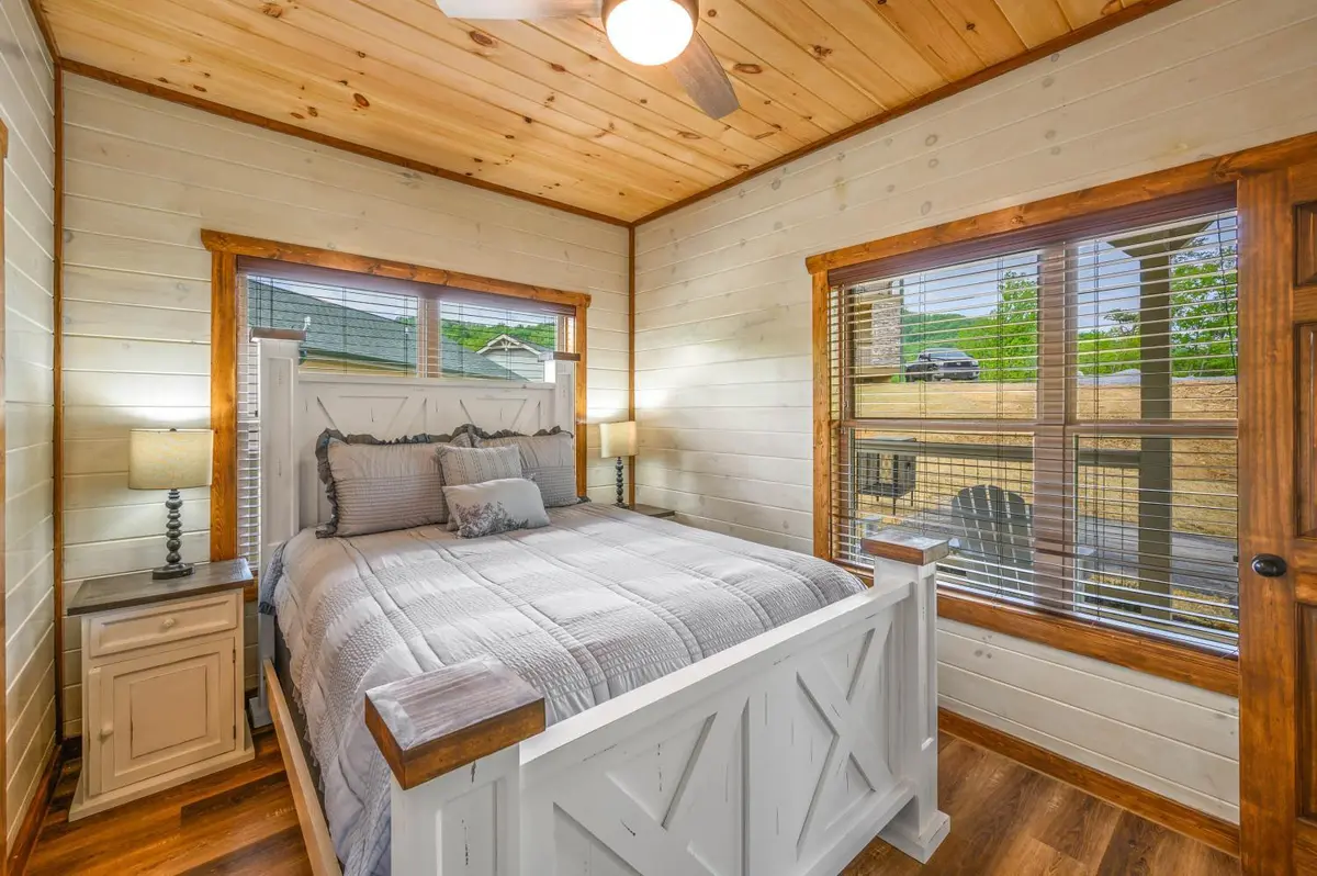 Osprey Nest Cottage Modern New Cabin - interior